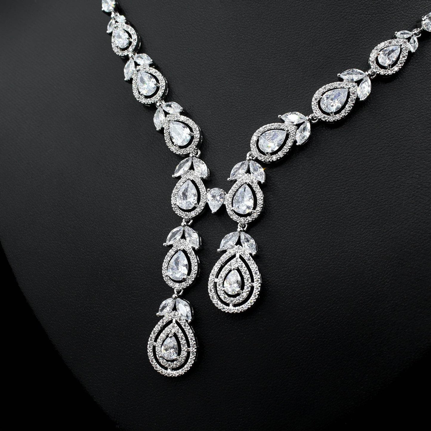 Elegant Temperament Jewelry Set – Chain Necklace & Earrings for Women jewelry set Distinguished Fine Apparel