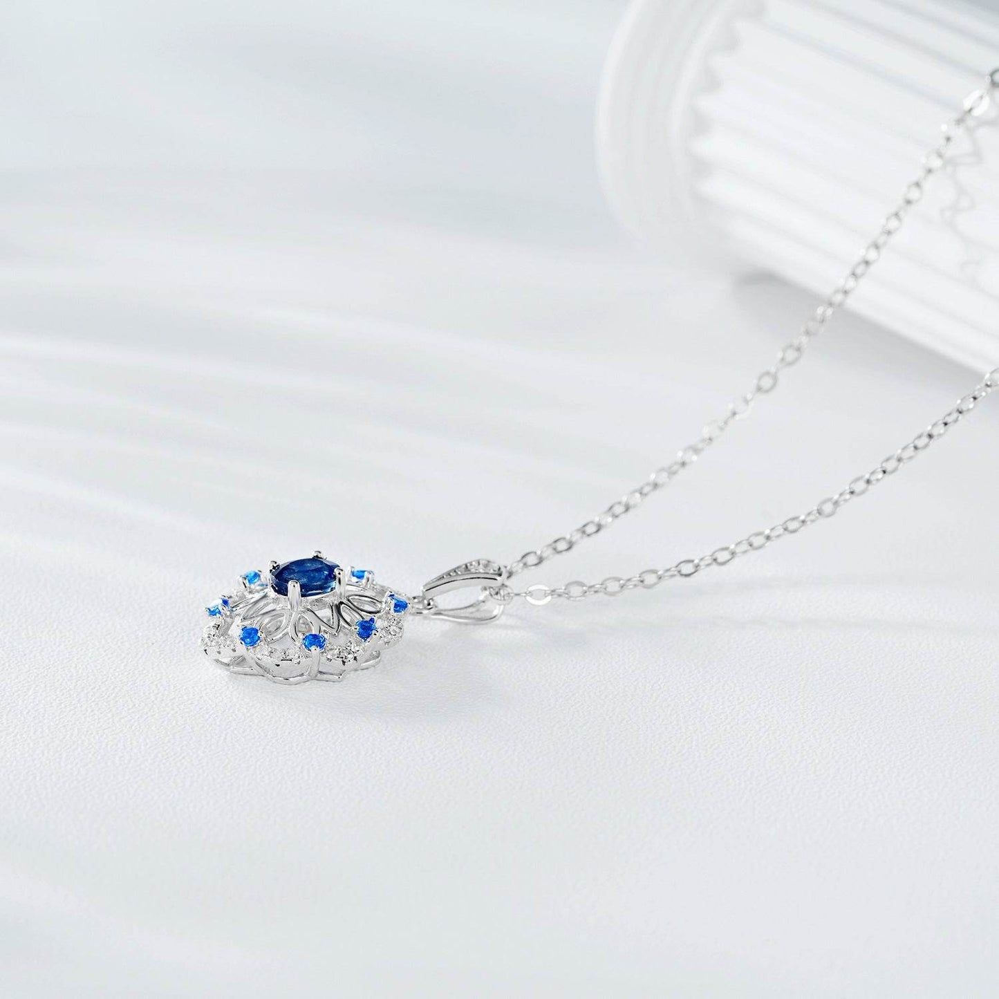 Fashionable Natural Sapphire Pendant S925 Silver Retro Pattern ladys accessorys Distinguished Fine Apparel