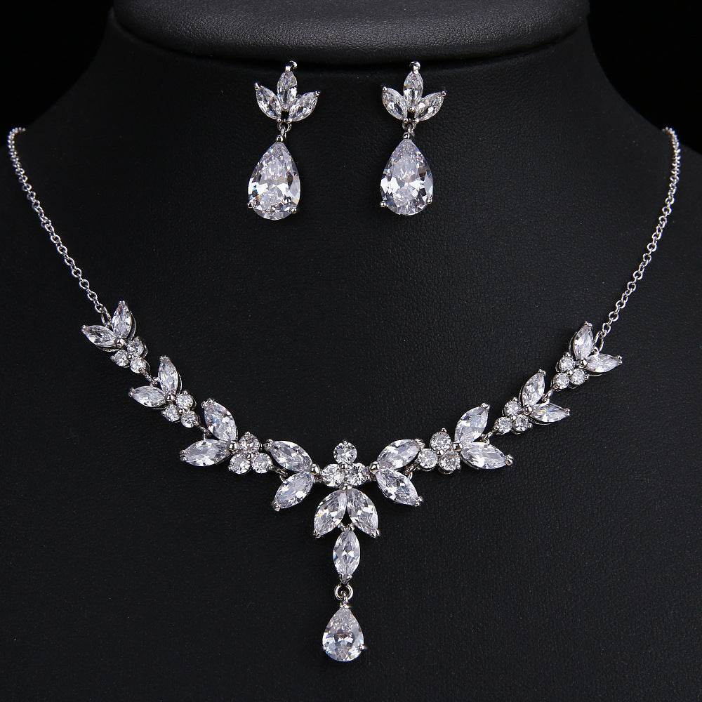 Cool & Luxurious Pendant Necklace – Bold Design, Premium Shine jewelry set Distinguished Fine Apparel Platinum