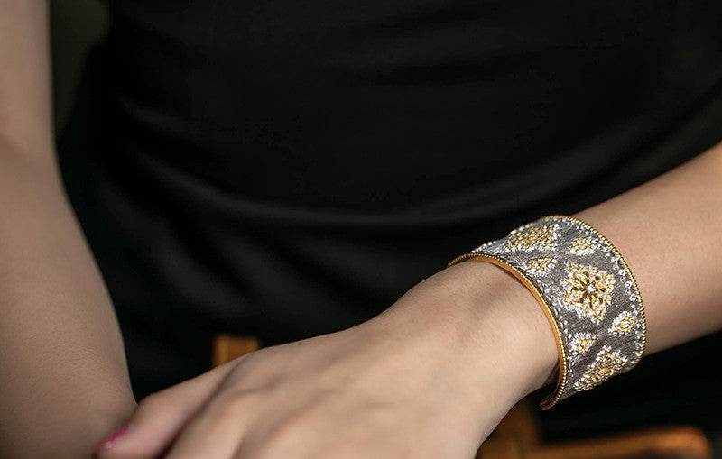 Adorning Luxurious - Retro Classic Snowflake Bracelet - Opulent Extravagance Ladies Bracelet Distinguished Fine Apparel