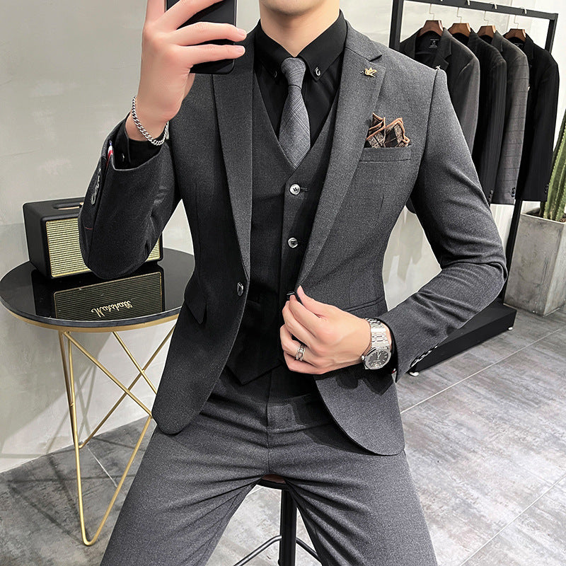 Discerning Gentlemens 3-piece Business Suit 3-piece Business Suit Distinguished Fine Apparel Dark Gray S
