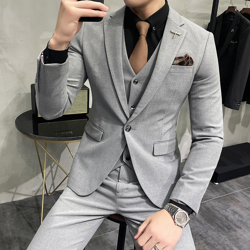 Discerning Gentlemens 3-piece Business Suit 3-piece Business Suit Distinguished Fine Apparel Light Gray S