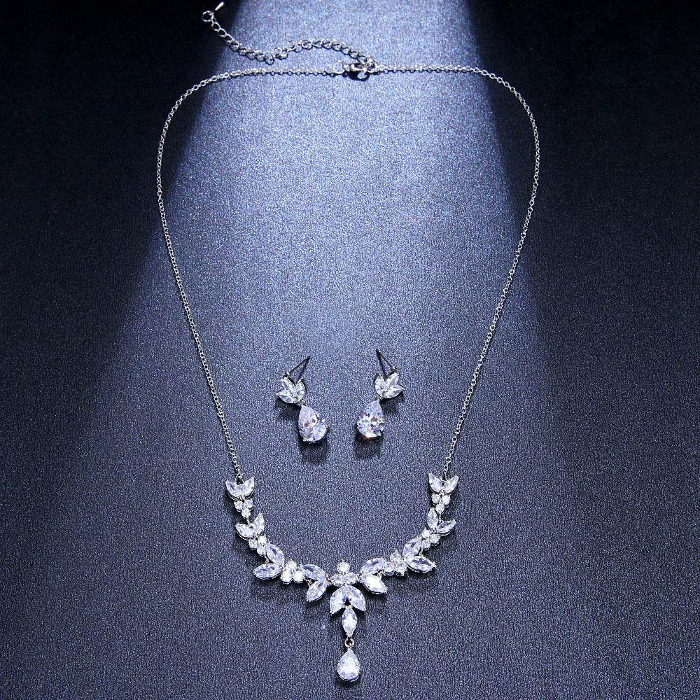 Cool & Luxurious Pendant Necklace – Bold Design, Premium Shine jewelry set Distinguished Fine Apparel