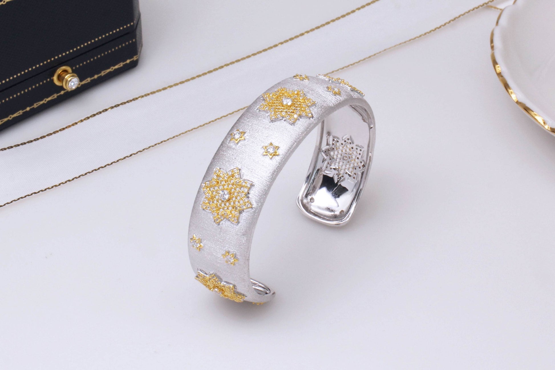 Exquisite 925 Silver Gold Plated Snowflake Bracelet - Beautiful Classic Ladies Bracelet Distinguished Fine Apparel