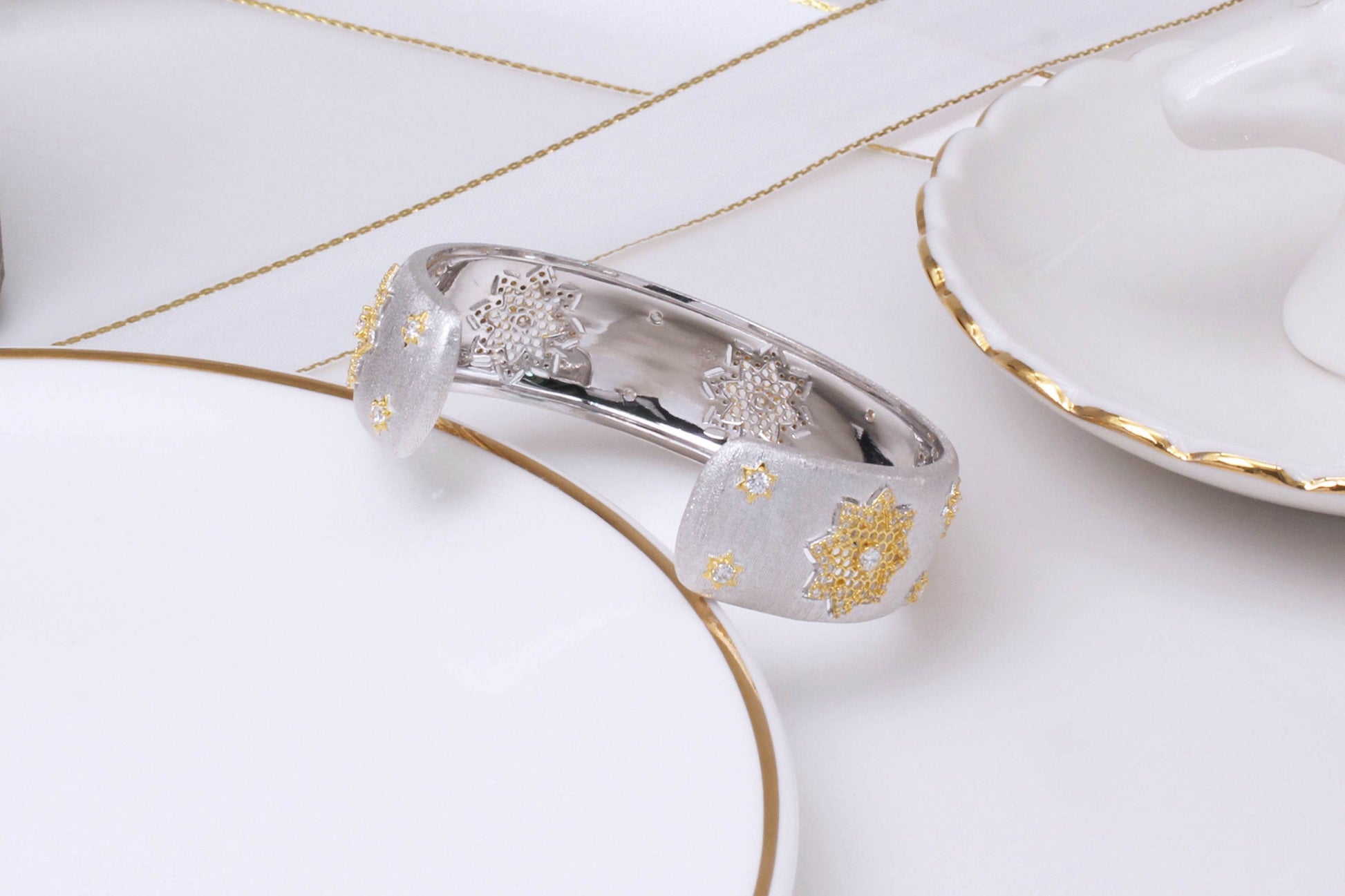 Exquisite 925 Silver Gold Plated Snowflake Bracelet - Beautiful Classic Ladies Bracelet Distinguished Fine Apparel