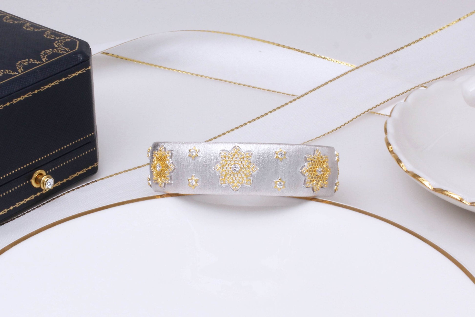 Exquisite 925 Silver Gold Plated Snowflake Bracelet - Beautiful Classic Ladies Bracelet Distinguished Fine Apparel