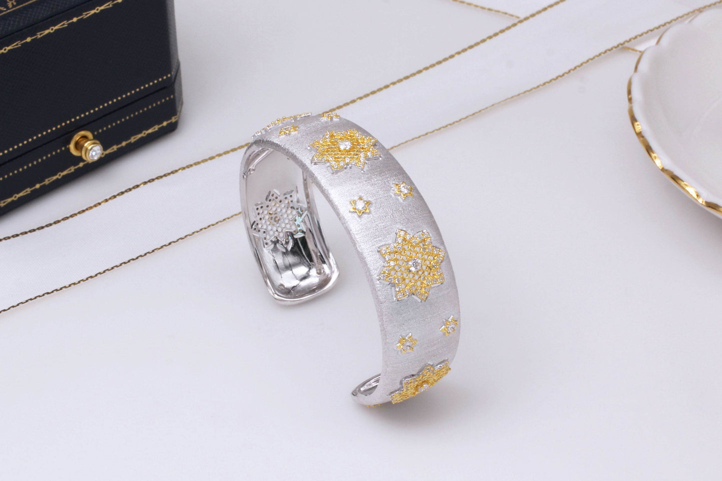 Exquisite 925 Silver Gold Plated Snowflake Bracelet - Beautiful Classic Ladies Bracelet Distinguished Fine Apparel